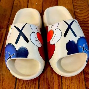 Kids Elmo pool slides size 2Y